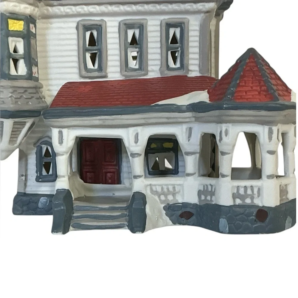 Vintage Victorian Village Illuminated Holiday  House Hand Painted Porcelain 1994